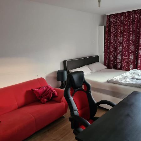 Sehr Schoene Drei Zimmer Deluex Wohnung In Sindelfingen Eksteriør bilde