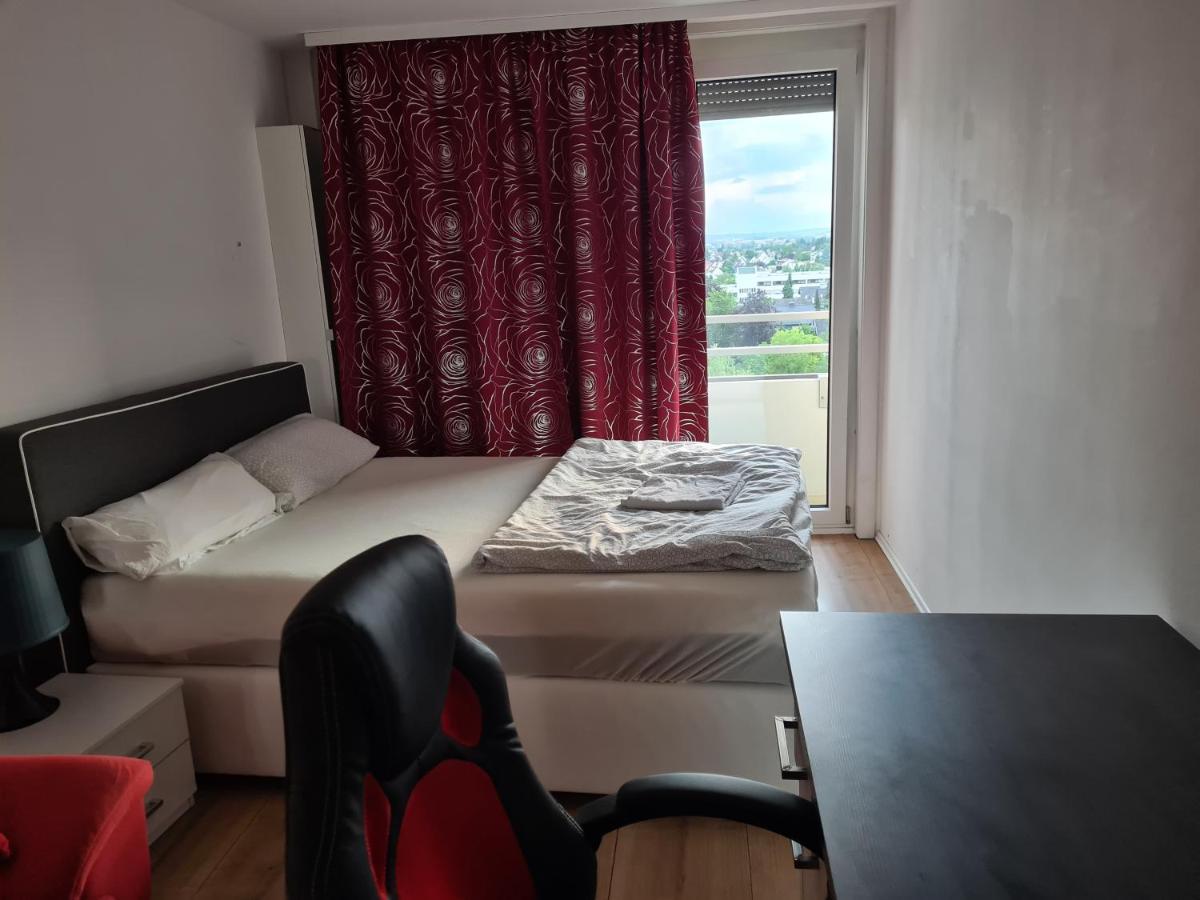 Sehr Schoene Drei Zimmer Deluex Wohnung In Sindelfingen Eksteriør bilde