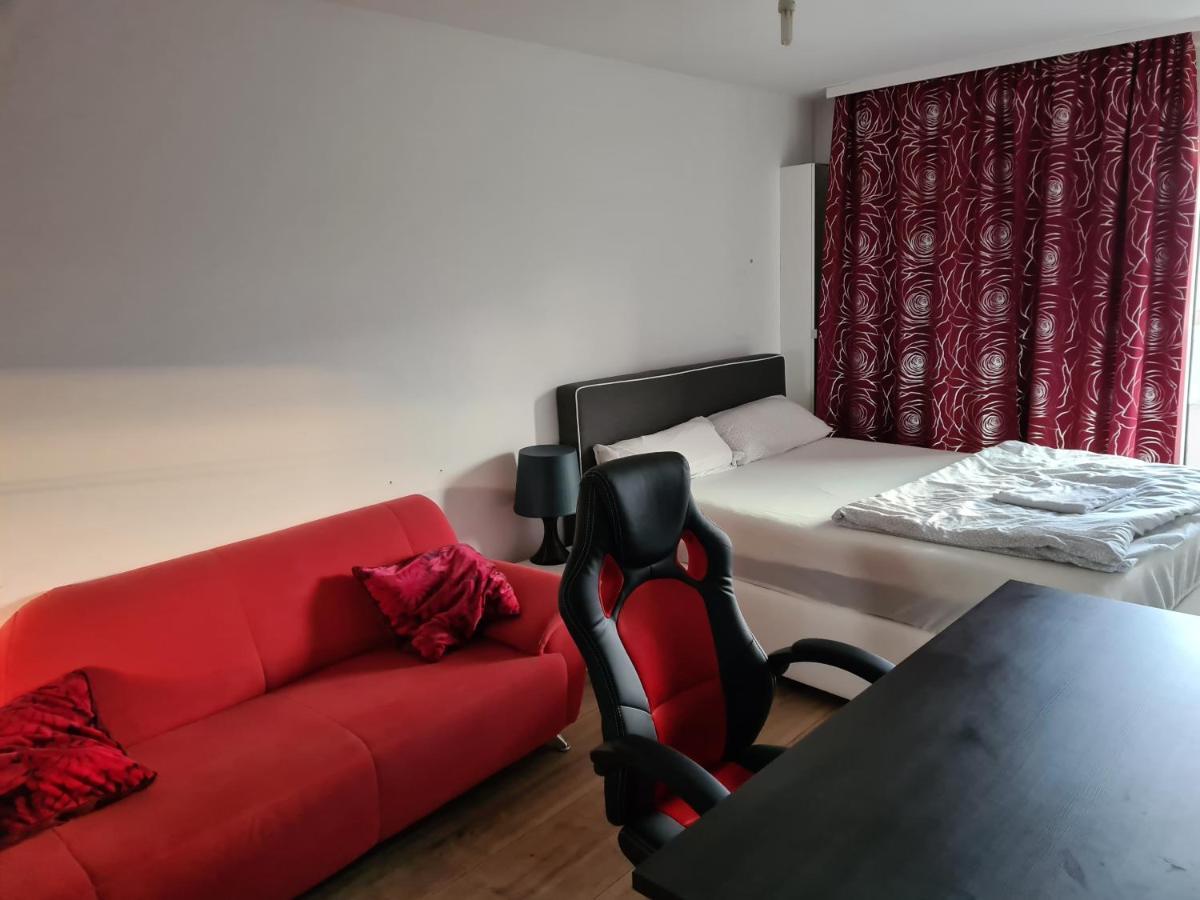 Sehr Schoene Drei Zimmer Deluex Wohnung In Sindelfingen Eksteriør bilde