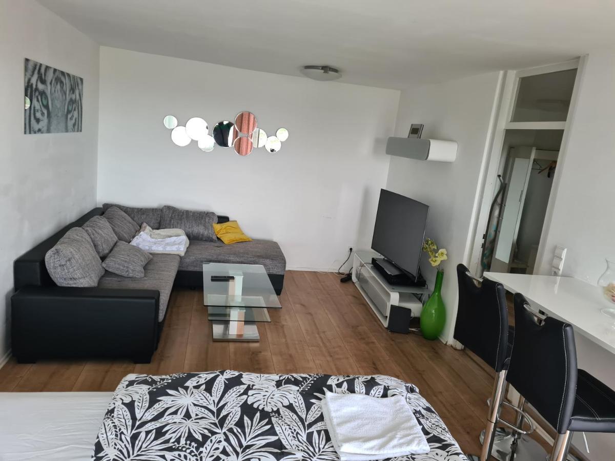 Sehr Schoene Drei Zimmer Deluex Wohnung In Sindelfingen Eksteriør bilde